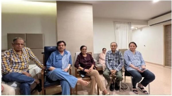 अस्पताल से वायरल हुई शत्रुघ्न सिन्हा की तस्वीरें