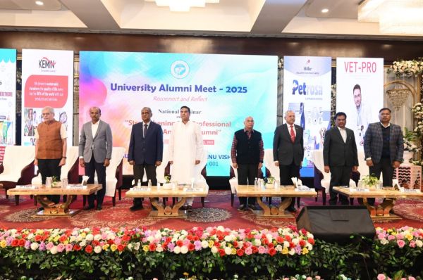 कामधेनु विश्वविद्यालय में पूर्व छात्र-छात्राओं का मिलन समारोह संपन्न