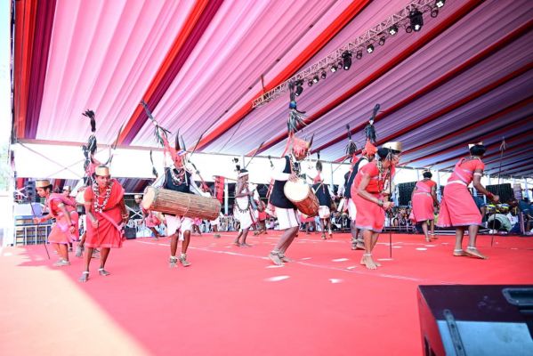 राष्ट्रपति के समक्ष बास्तानार के युवाओं ने &lsquo;गौर नृत्य&rsquo; से बिखेरे अद्भुत लोक-रंग