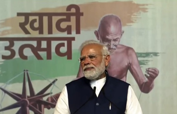 खादी बन सकती है भारत को विकसित और आत्मनिर्भर बनाने की प्रेरणा : नरेंद्र मोदी