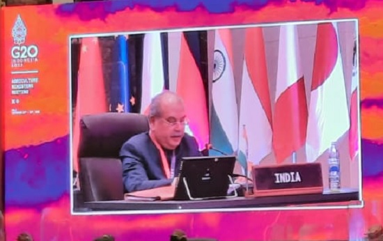 कृषि एवं खाद्य प्रणालियों के समक्ष स्थिरता संबंधी चुनौतियों से निपटने के लिए भारत तत्&zwj;पर : तोमर