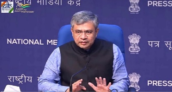 सरकार ने तीन प्रमुख रेलवे स्&zwj;टेशनों के पुनर्विकास के प्रस्&zwj;ताव को मंजूरी दी