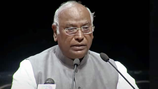 जानिए क्यों खड़गे ने दिया राजयसभा में विपक्ष के नेता के पद से इस्तीफा