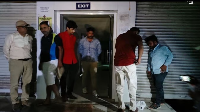 डेंगू के मरीज को प्लेटलेट्स की जगह चढ़ा दिया मुसम्बी का जूस, मौत के बाद हंगामा...