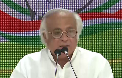 वाजपेयी और मोदी की सोच में जमीन-आसमान का फर्क : जयराम रमेश