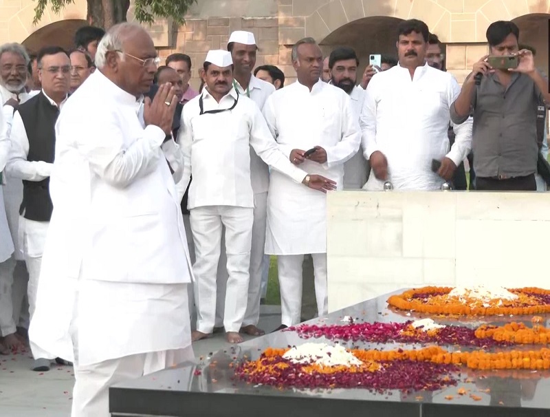 मल्लिकार्जुन खड़गे आज संभालेंगे पार्टी के नए अध्यक्ष की कमान, राहुल भी दिल्ली पहुंचे...