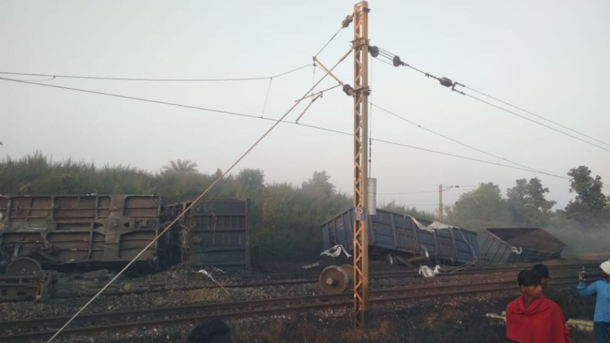 बड़ा हादसा : बेपटरी हुए मालगाड़ी के 53 डिब्बे, कई ट्रेनें रद्द...