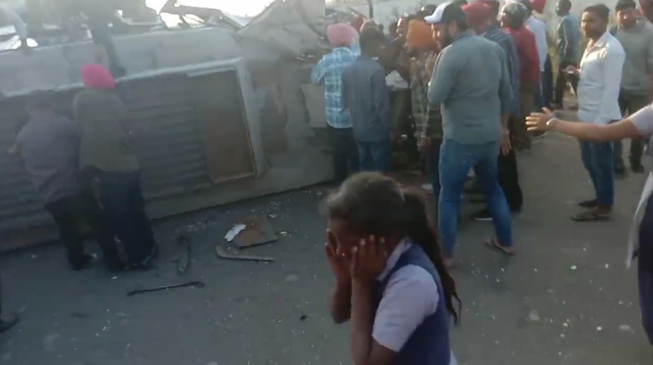 रांग साइड चल रही थी बस, सामने से आया ट्रक... मची चीख-पुकार...