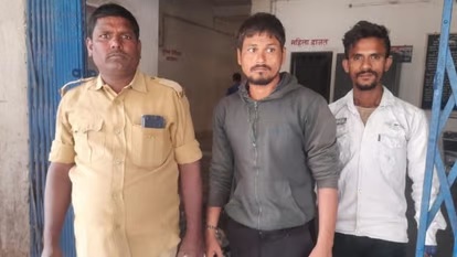 पत्नी ने पैर दबाने से किया इंकार, तो पति को आया गुस्सा, और फिर...