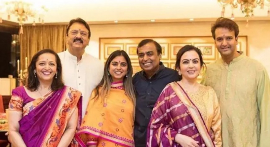 अंबानी परिवार के घर आई खुशखबरी, नाना बने मुकेश...