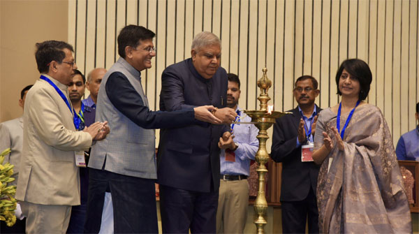 हस्तशिल्प हमारी जीवंत विरासत हैं; उन्हें बढ़ावा देने के लिए सभी प्रयास किए जाने चाहिए : उपराष्ट्रपति