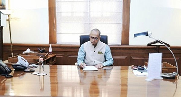 सरकार ने विदेश सचिव का कार्यकाल बढ़ाया