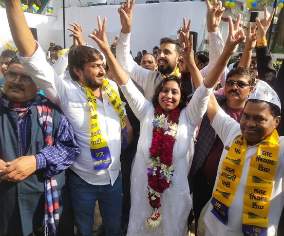 MCD चुनाव : आप ने पार किया बहुमत का आंकड़ा, भाजपा को मिले इतने वोट...