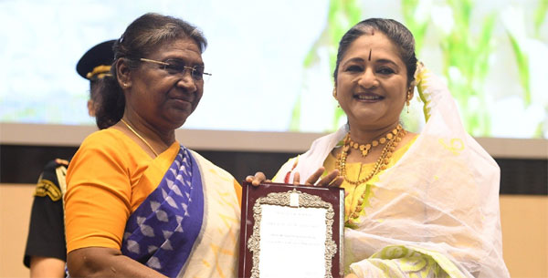 भाषाई विविधता और क्षेत्रीय विशेषताओं को एक सूत्र में बांधती है कला : राष्ट्रपति मुर्मु