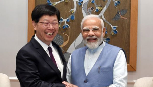प्रधानमंत्री नरेंद्र मोदी ने फॉक्सकॉन के चेयरमैन से भेंट की