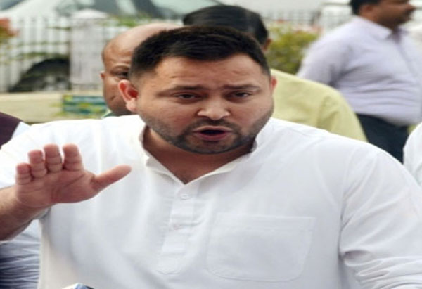  नौकरी के बदले जमीन मामले में ईडी की जांच में शामिल हुए तेजस्वी यादव