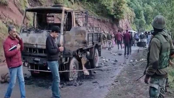  सेना के ट्रक पर आतंकी हमला, 5 जवान शहीद