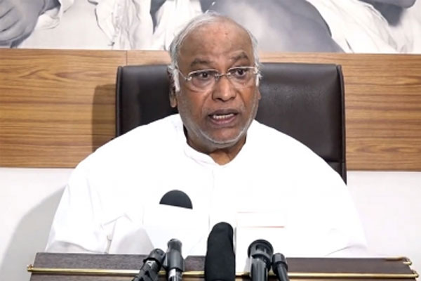 रणनीतिक रूप से चीन का मुकाबला करने की जरूरत : खरगे