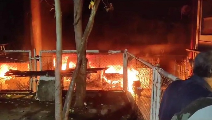  इमारत में लगी भीषण आग, 7 की मौत, 51 लोग झुलसे