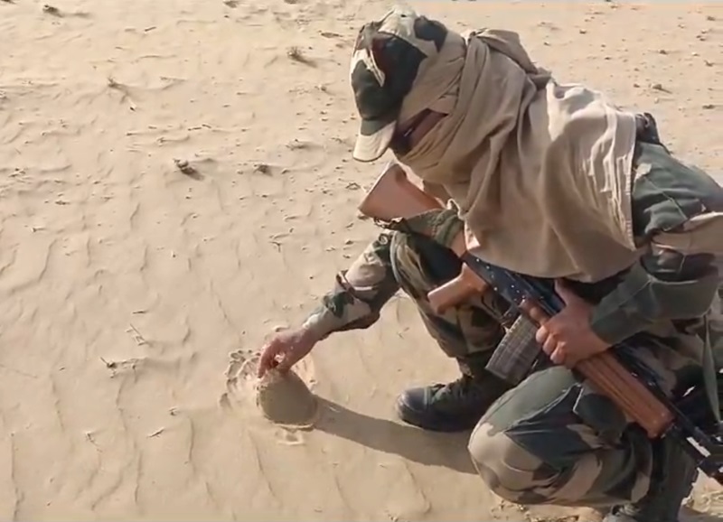 जवान ने तपती रेत पर सेंका पापड़, बीकानेर में 47 डिग्री पहुंचा पारा...