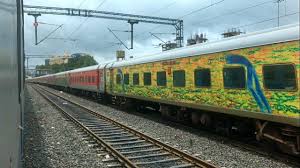  अधिकाधिक यात्रियों को कंफर्म बर्थ उपलब्ध कराने हेतु हावड़ा-पुणे-हावड़ा एवं हावड़ा-सीएसएमटी-हावड़ा दुरंतो एक्सप्रेस में एक-एक अतिरिक्त एसी-3 कोच