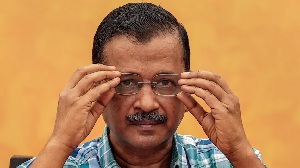  केजरीवाल का दावा- 'कल दिल्ली पुलिस मेरे बूढ़े और बीमार माता-पिता से पूछताछ करने आएगी'