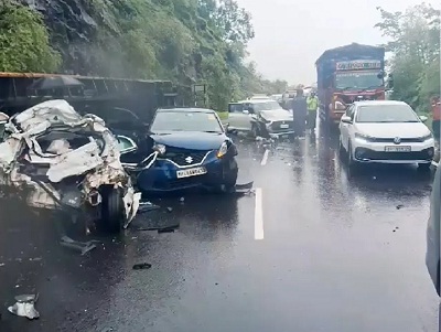 तेज रफ्तार कंटेनर का ब्रेक फेल, 5 गाड़ियों को मारी टक्कर