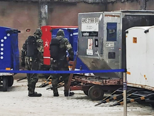 रेडियो एक्टिव एलिमेंट के लीक होने से एयरपोर्ट में हड़कंप...