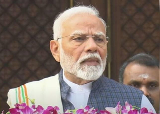 मुंबई नौका दुर्घटना में मृतकों के परिजनों को राहत कोष से 2-2 लाख रुपए