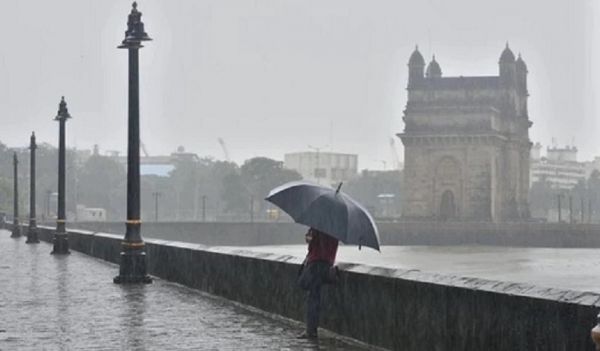 देर रात हुई बारिश से मुंबई में राहत, जानें आपके राज्य में कब मेहरबान होंगे बदरा&hellip;