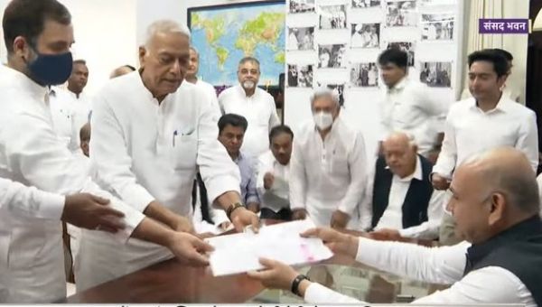 राष्ट्रपति चुनाव के उम्मीदवार यशवंत सिन्हा ने संसद में नामांकन दाखिल किया