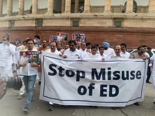 सोनिया गांधी से ईडी की पूछताछ पर लोकसभा में कांग्रेस का हंगामा