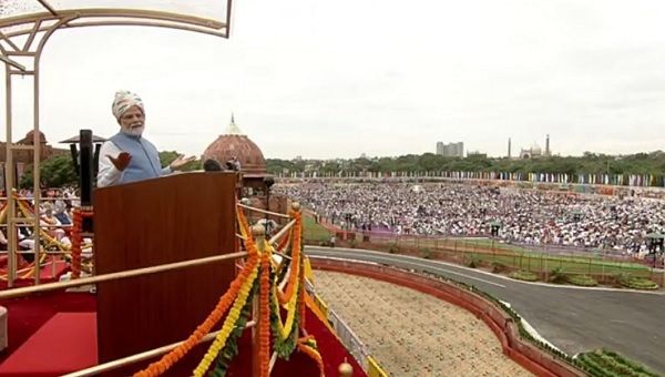 लाल किले की प्राचीर पर प्रधानमंत्री मोदी ने 9वीं बार फहराया तिरंगा, पढ़ें उनके संबोधन का मूल...