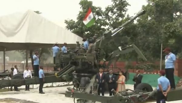 स्वेदेशी तोपों की गरज से गूंज उठा आसमान, मोदी ने कहा : आवाज सुनने के लिए कान तरस गए थे...