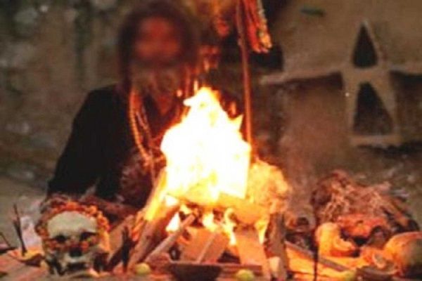 जल्द मायके से लौटेगी तुम्हारी पत्नी : तांत्रिक ने किया था वादा, नहीं हुआ पूरा, फिर...