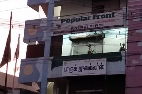 11 राज्यों में पीएफआई के ठिकानों पर एनआईए-ईडी का छापा, कई राज्यों के चीफ सहित 106 अरेस्ट