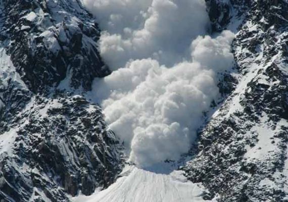 एवलांच की चपेट में आया प्रशिक्षण दल, 2 प्रशिक्षकों सहित 9 की मौत, 20 फंसे...
