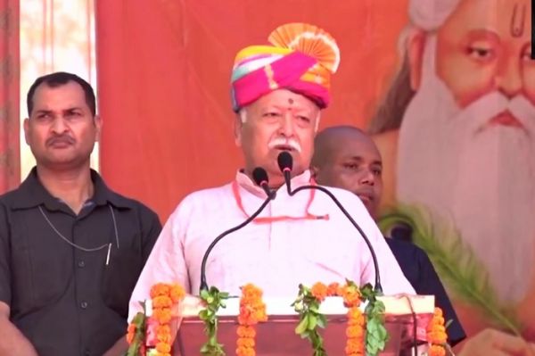 संवेदना गायब होने पर पशुओं की तरह हो जाता है समाज : मोहन भागवत