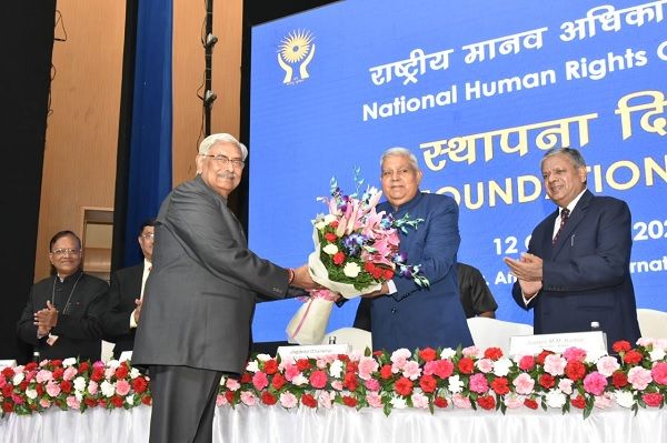 तटस्थता उत्पीड़क की मदद करती है, पीड़ित की कभी नहीं : धनखड़