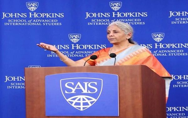 भारत ने डिजिटीकरण में वैश्विक मानदण्ड स्थापित किया : सीतारमन