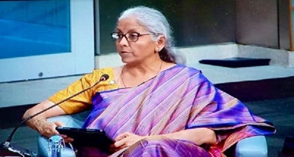 देश वैश्विक अर्थव्यवस्था और भू-राजनीतिक हालात को लेकर चिंतित : निर्मला सीतारामन