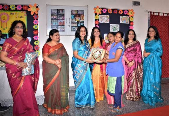 दिवाली पर 100 रेल कर्मचारियों का किया गया अभिनंदन