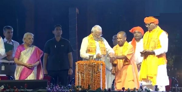 प्रभु राम के आशीर्वाद से आज हम अयोध्या की अलौकिकता के साक्षी बन रहे हैं : नरेंद्र मोदी