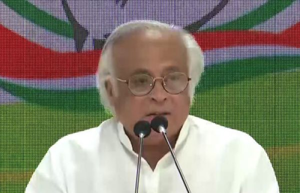 वाजपेयी और मोदी की सोच में जमीन-आसमान का फर्क : जयराम रमेश