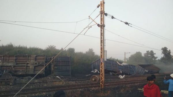बड़ा हादसा : बेपटरी हुए मालगाड़ी के 53 डिब्बे, कई ट्रेनें रद्द...