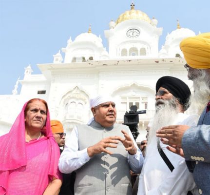 उपराष्ट्रपति ने स्वर्ण मंदिर को महान गुरुओं की अद्भुत आध्यात्मिक परंपरा का चमकता हुआ प्रतीक बताया
