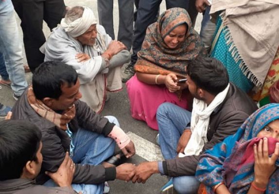 तेज रफ़्तार ट्रक ने लोगों को रौंदा, महिलाओं और बच्चो समेत 12 लोगो की मौत
