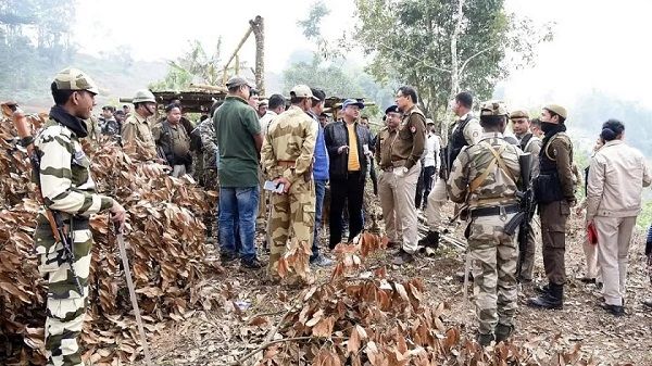 तस्करों को रोकने के दौरान सीमा पर भड़की हिंसा, गोलीबारी में 6 की मौत