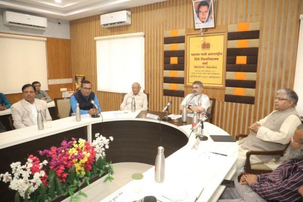 अनुवाद के लिए समाज, संस्&zwj;कृति, समय का परिचय आवश्&zwj;यक : प्रो. रजनीश शुक्&zwj;ल