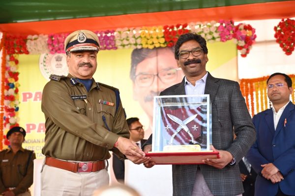 मुख्यमंत्री श्री हेमन्त सोरेन आईआरबी -8 और एसआईआरबी -1 और 2 के पारण परेड समारोह में सम्मिलित हुए 